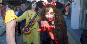 THOUSANDS OF ZOMBIES TAKE OVER CENTRAL BRISTOL